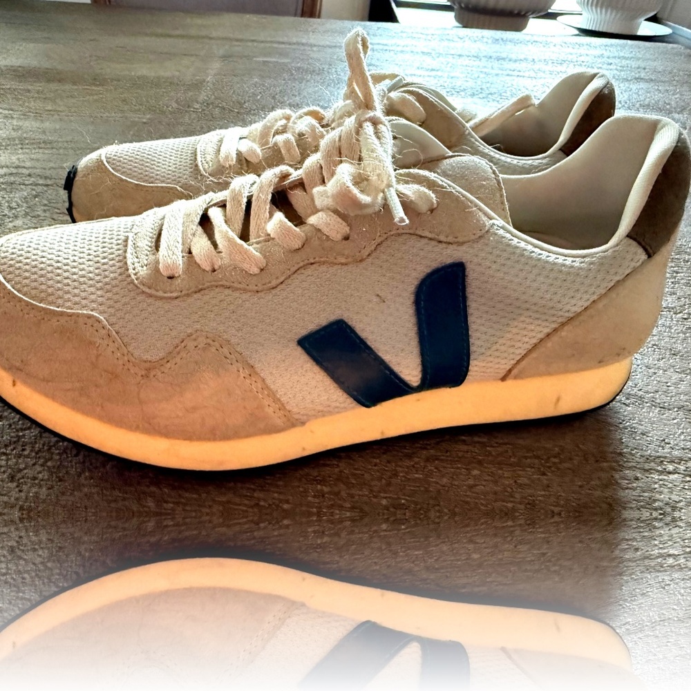 Veja Men’s Sneakers - Picture 2 of 3